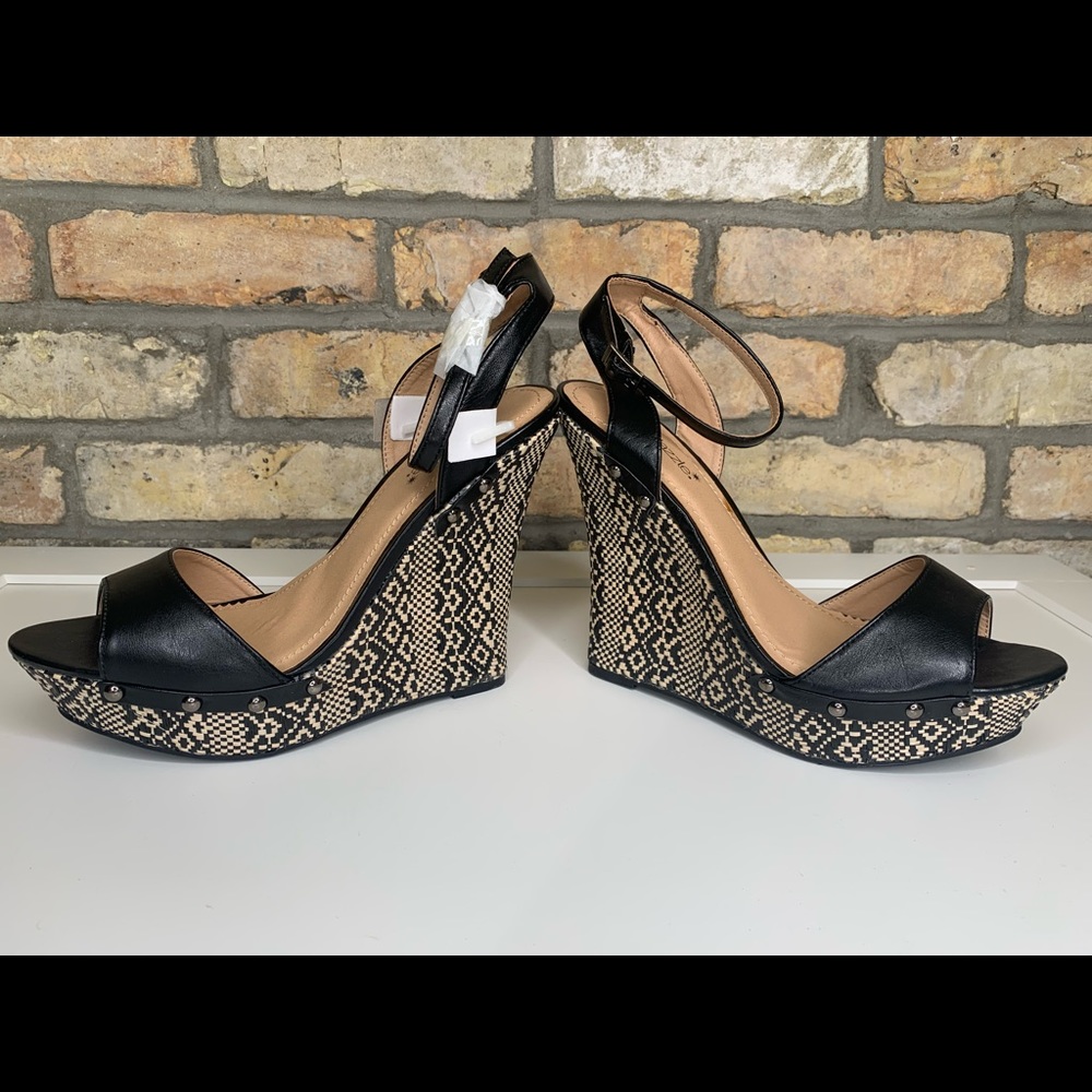 Shoedazzle ‘Malisa’ Wedge Sandal - Picture 4 of 7